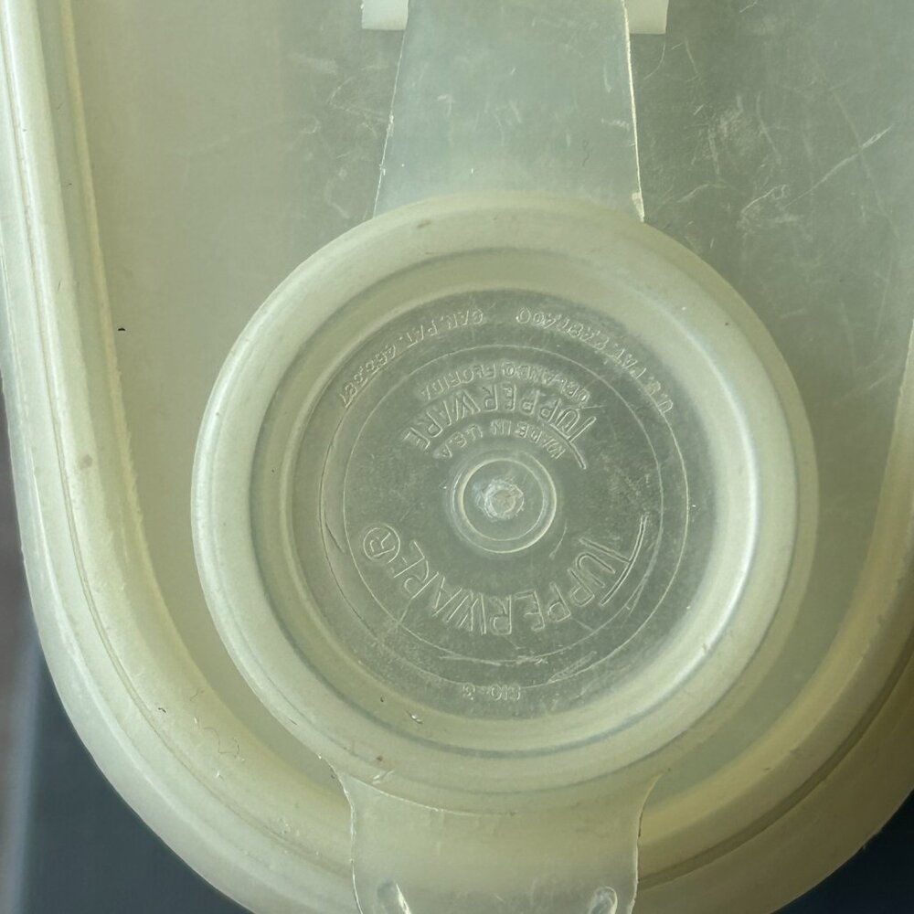Vintage Tupperware Drink Container Pitcher - Picture 3 of 11